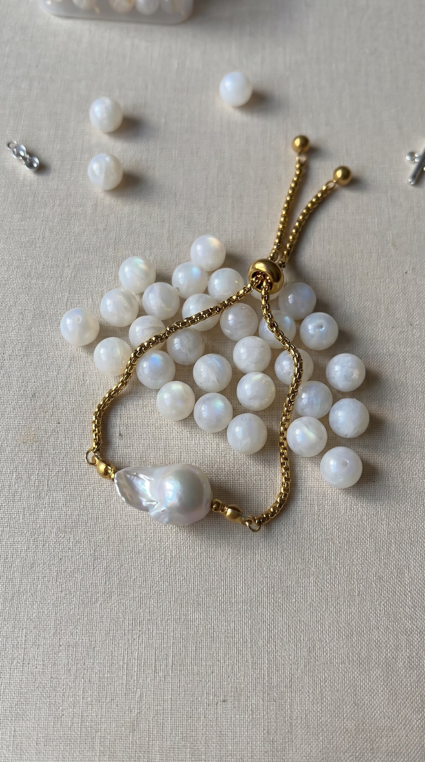 Dainty Pearl Bracelet