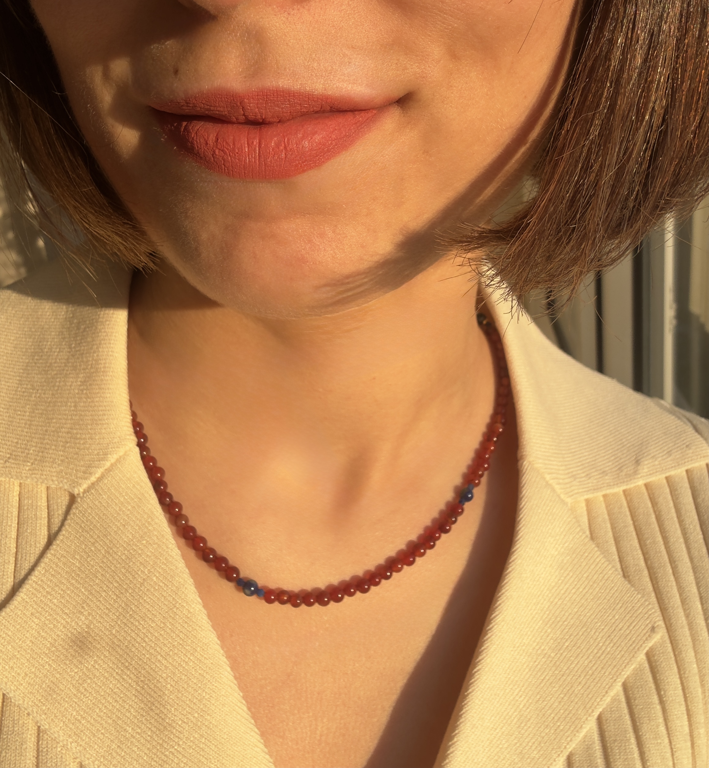 Minimal agate and lapis lazuli necklace - Image 2