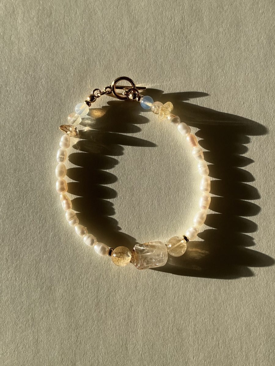 Golden Aura Pearl  Bracelet